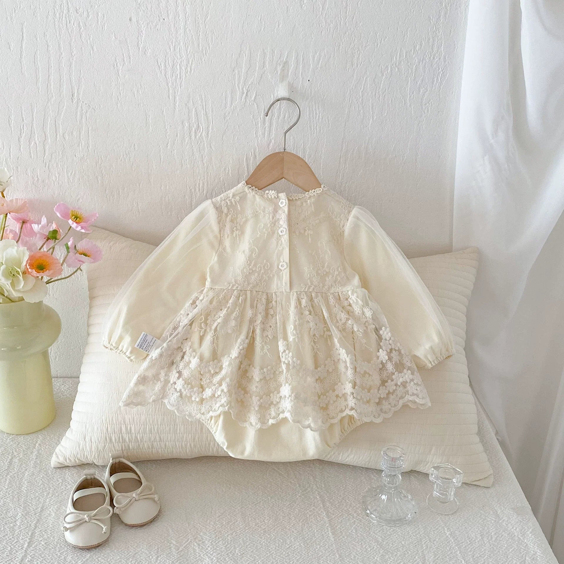 Autumn Arrival Baby Girls Long Sleeves Flowers Pattern Tulle Patchwork Onesies-1